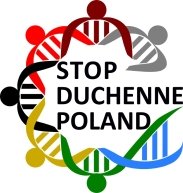 Logo Fundacji StopDuchenne. Umieszczona na okręgu helisa DNA. Helisa jest otwartą po prawej stronie. Każda sekcja helisy obrazuje człowieka tj. jego tors i głowę. Jest sześć takich sekcji, które przedstawiają trzymających się za ręce ludzi. Helisa jest otwarta i maobrazować otwartość na kolejnych członków fundacji jak i współpracę z innymi organizacjami.